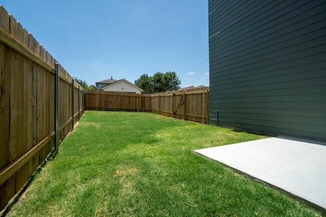 Building Photo - 6121 Sendero Hills Pkwy