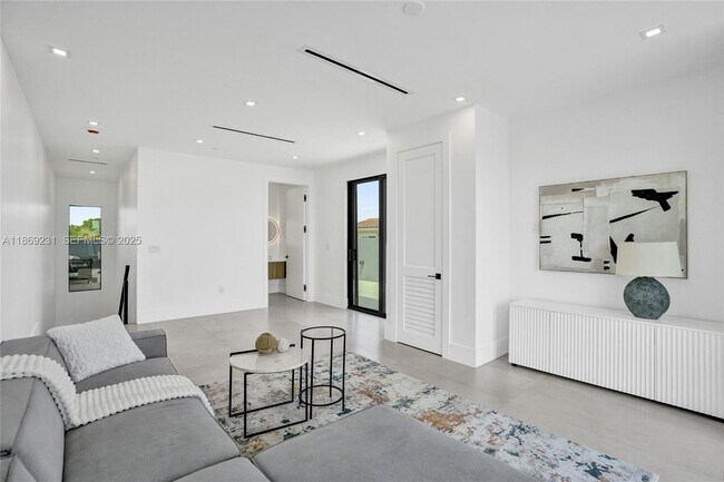 Building Photo - 1825 NE 26th Ave