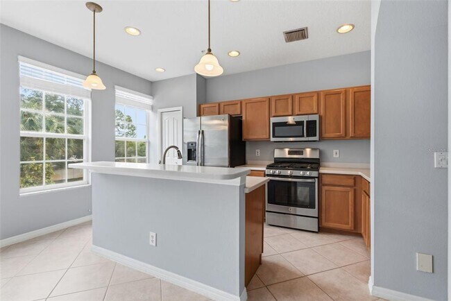 Building Photo - 3011 Pointeview Dr