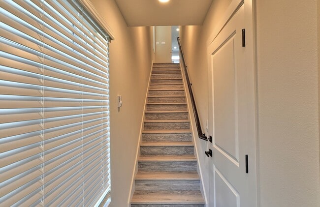 Building Photo - Brand New Luxury Townhomes - Avail Nov 1st!