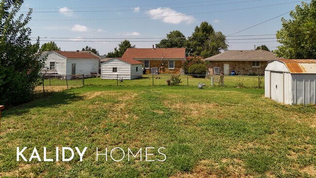 Building Photo - 1371 South Dr