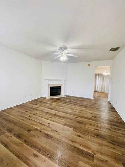 Building Photo - 3709 Hutchinson Trace Dr