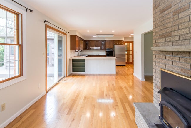 Building Photo - 6868 Crane Rd