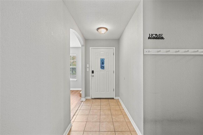 Building Photo - 3800 Hickox Dr