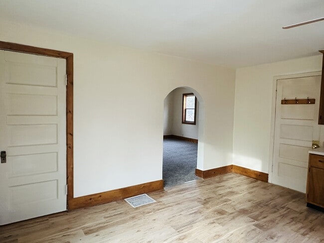 Building Photo - 340 N Mill St