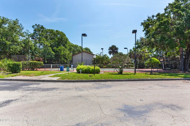 Building Photo - 225 S Tropical Trail