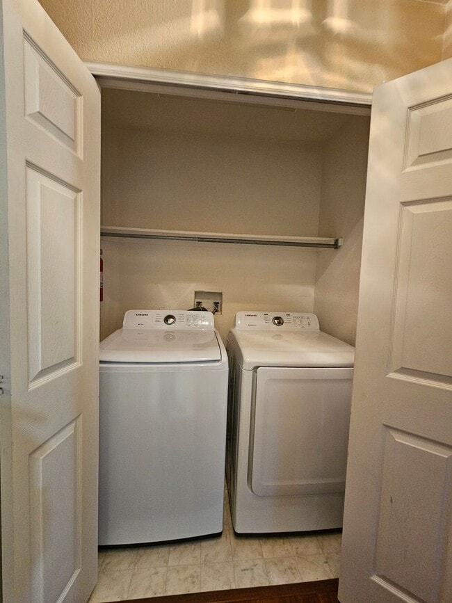 Building Photo - Fabulous 4 Bed Home Near Buckley Space For...