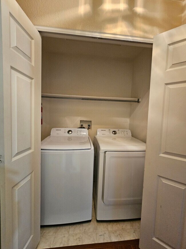 Building Photo - Fabulous 4 Bed Home Near Buckley Space Force Base