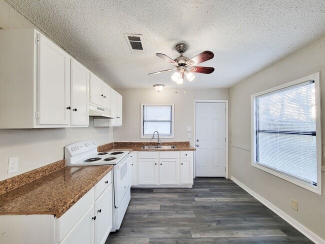 Building Photo - REMODELED 2 BEDROOM LEASE HOME IN LA MARQUE, TEXAS