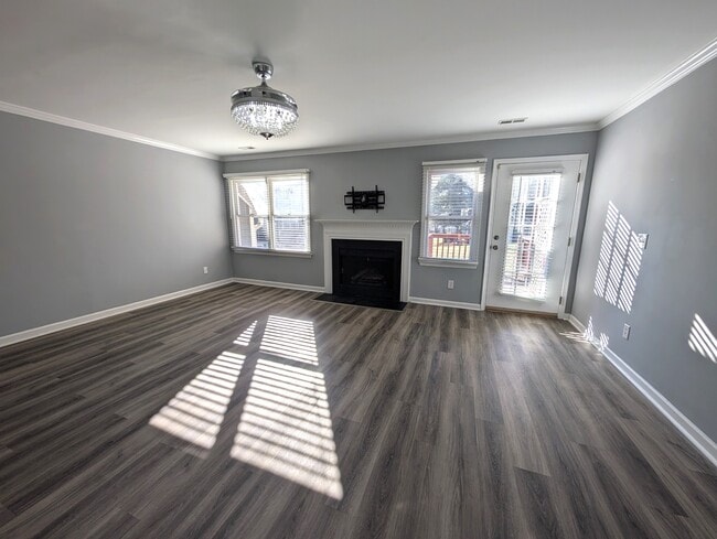 Building Photo - 2808 Shadowbrook Ln