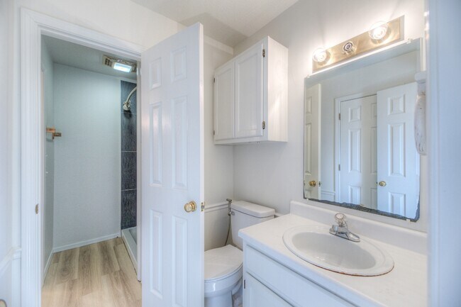 Building Photo - 1712 W 57th Pl