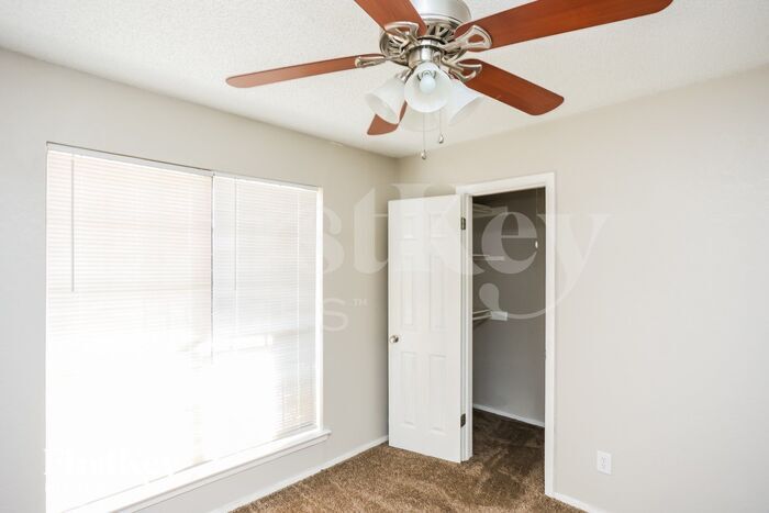 Building Photo - 5105 Barcelona Dr