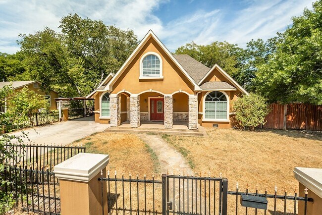 Building Photo - 2351 Longhorn St