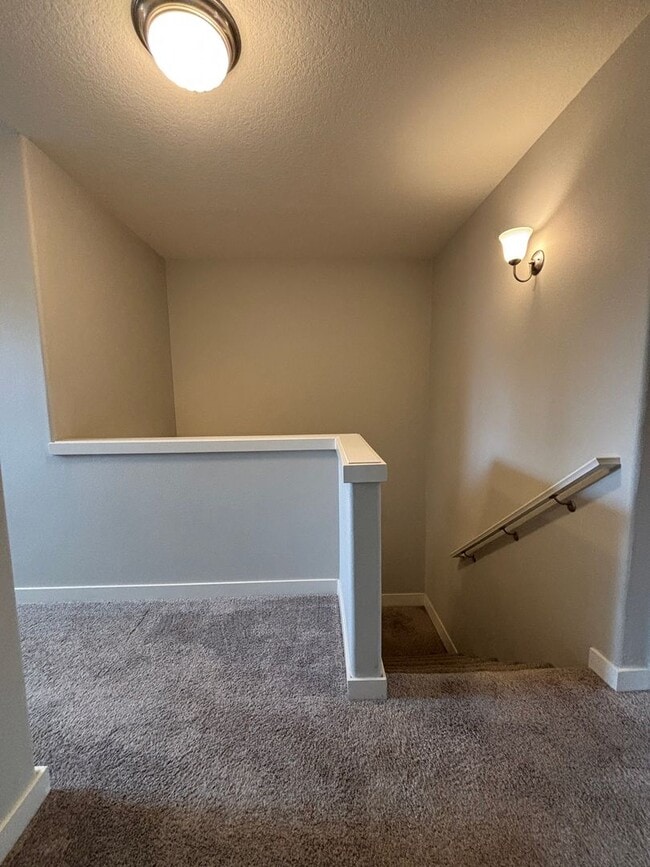 Building Photo - Newer 2 Story Home in Newberg   SHOWINGS  START  MAY 15th