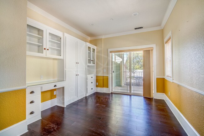 Building Photo - 210 Taylor St