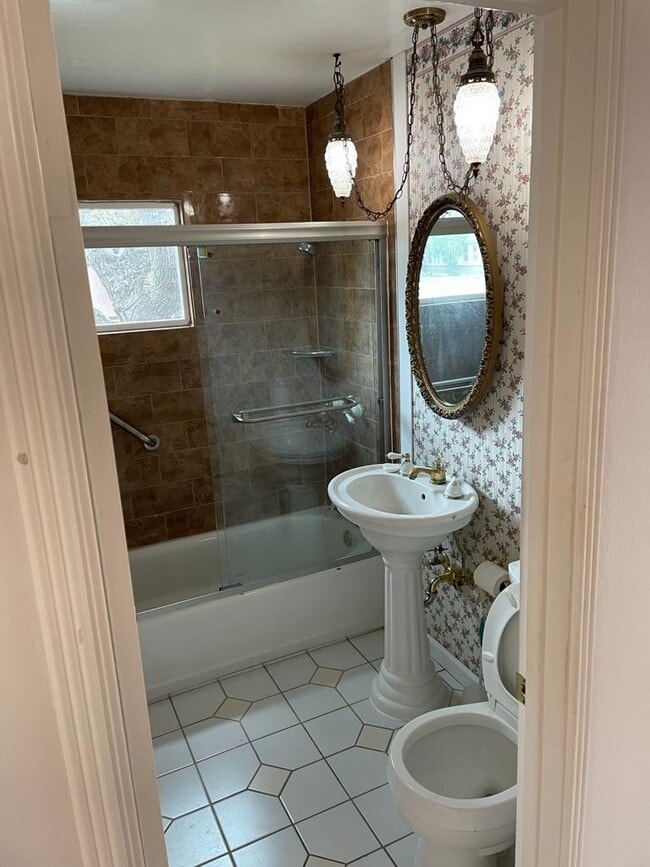 Building Photo - 130 E Emerson Ave