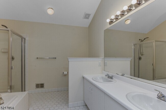 Building Photo - 118 Constitution Way