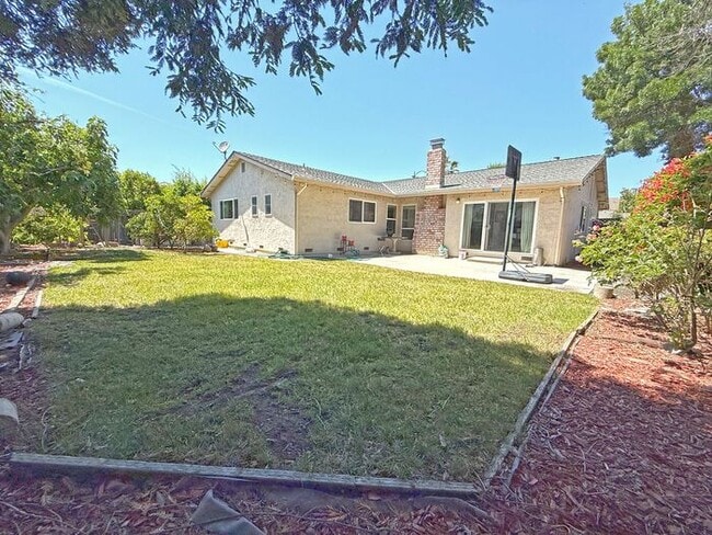 Building Photo - 3046 Fowler Rd