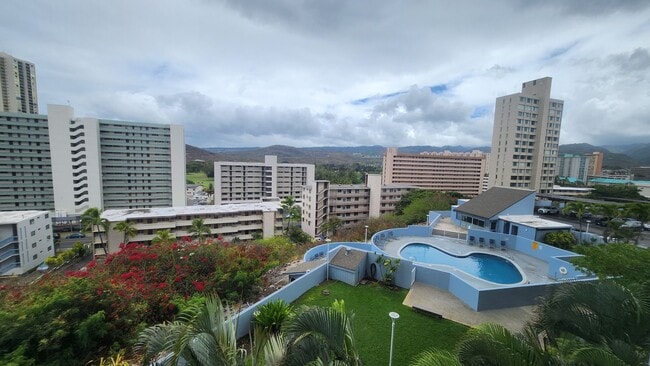 Building Photo - 1320-S