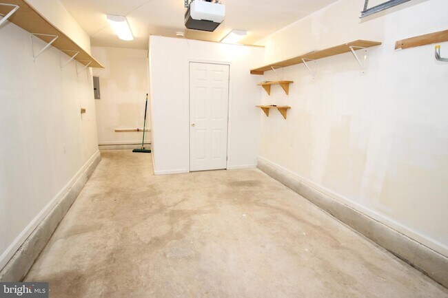 Building Photo - 1004 Julian Dr W