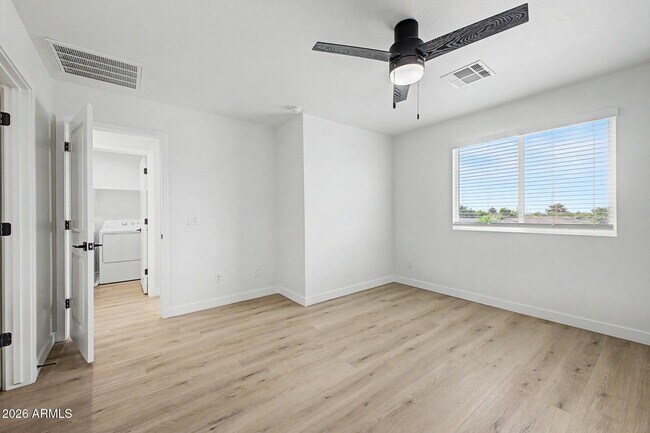 Building Photo - 141 W Latona Rd