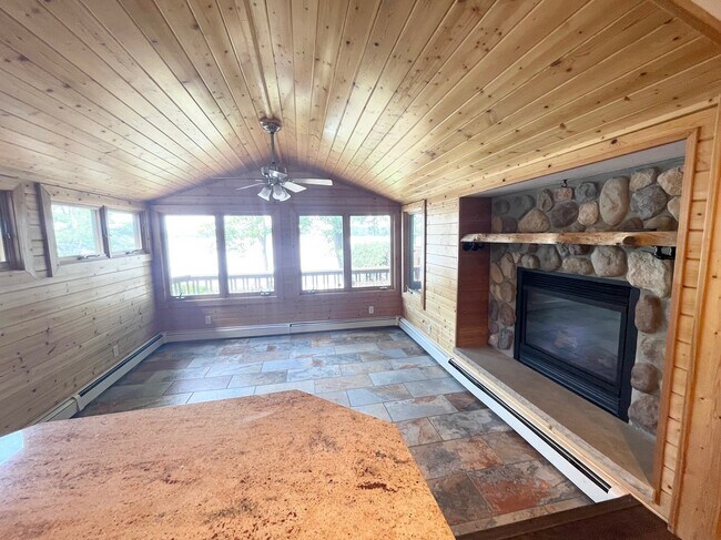 Building Photo - 3010 Fairview Rd SW