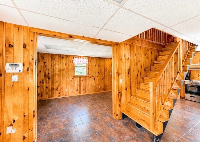 Building Photo - 530 Cascade Valley Rd
