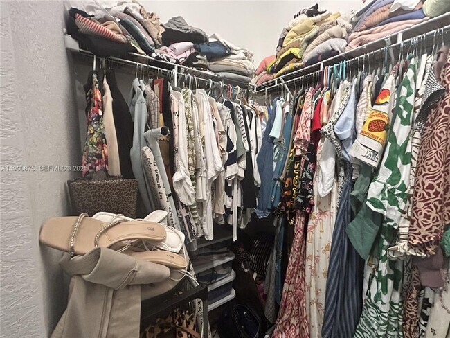 Building Photo - 1685 SE 27th Rd