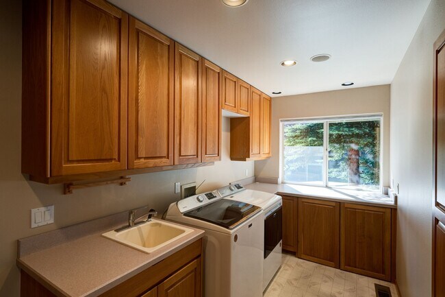 Building Photo - 2759 NW Champion Cir