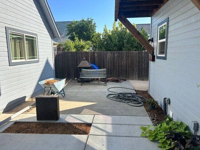 Building Photo - Charming Home in Winters, CA