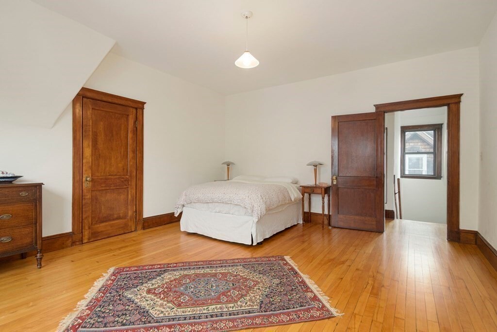 Building Photo - 38 Russell St