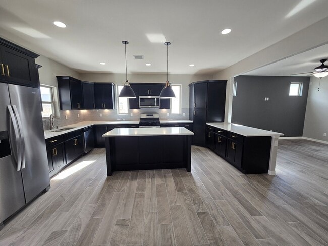 Building Photo - LUXURIOUS EASTSIDE HOME FOR RENT