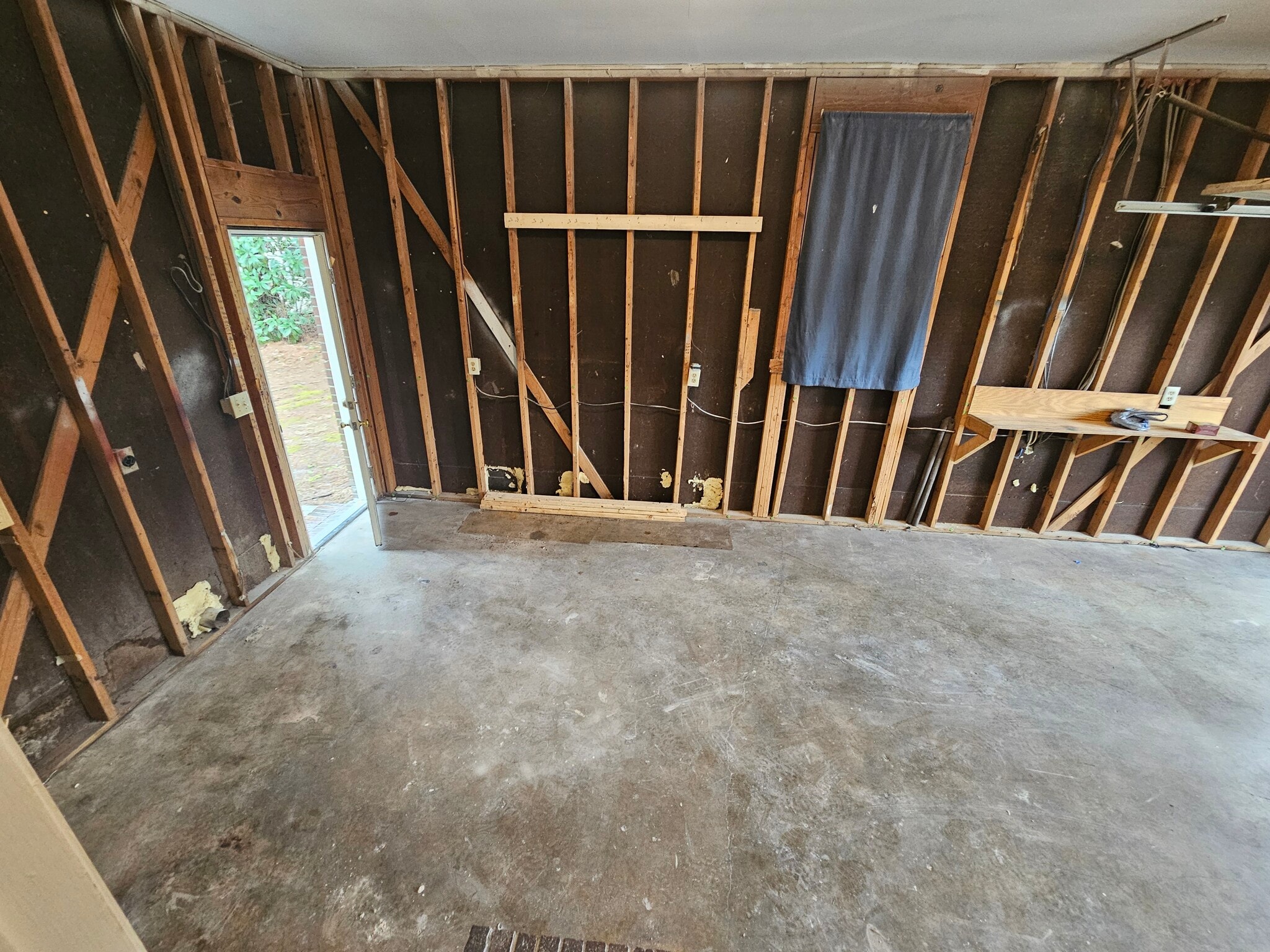 Building Photo - 1310 Avon Ct