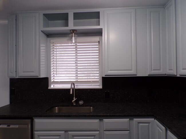 Building Photo - 1605 Northwood Dr