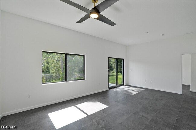 Building Photo - 601 Hawthorne Ave S