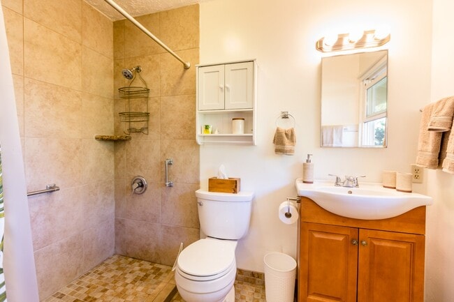 Building Photo - 628 Mililani Pl