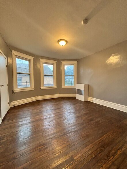 Building Photo - 105 Brookside Ave