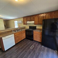 Building Photo - City Charm and Country Livin' 2/1 Mobile Home in West Batesville