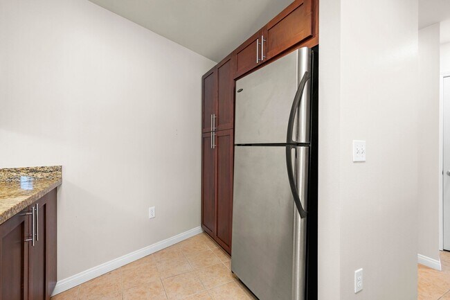 Building Photo - Beautiful Condo Right Across from Petco Park!