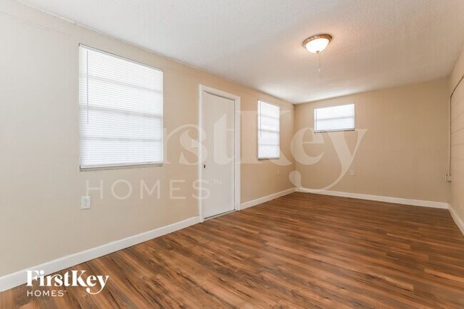 Building Photo - 7100 Sandalwood Dr