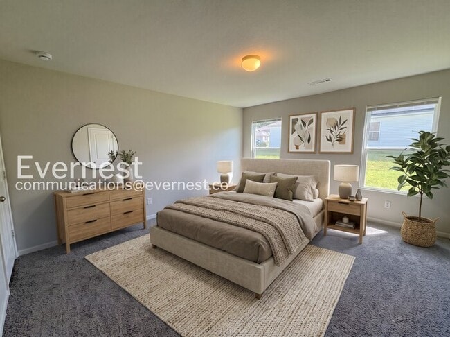 Building Photo - 4 Bed, 2 Bath Home with 2 Car Garage / Available Now!