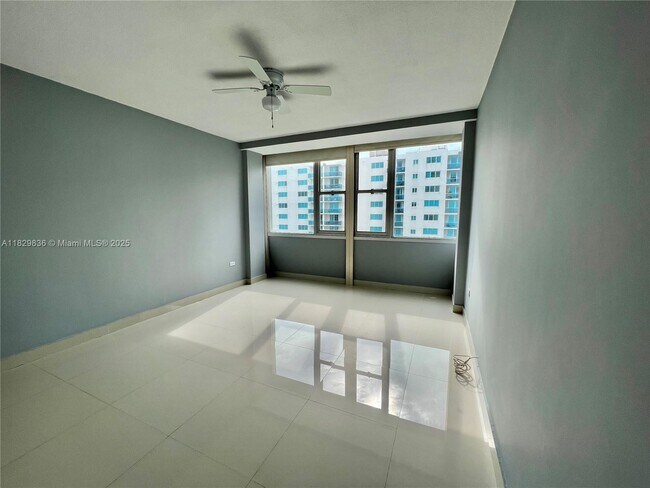 Building Photo - 7545 E Treasure Dr