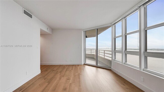 Building Photo - 555 NE 34th St