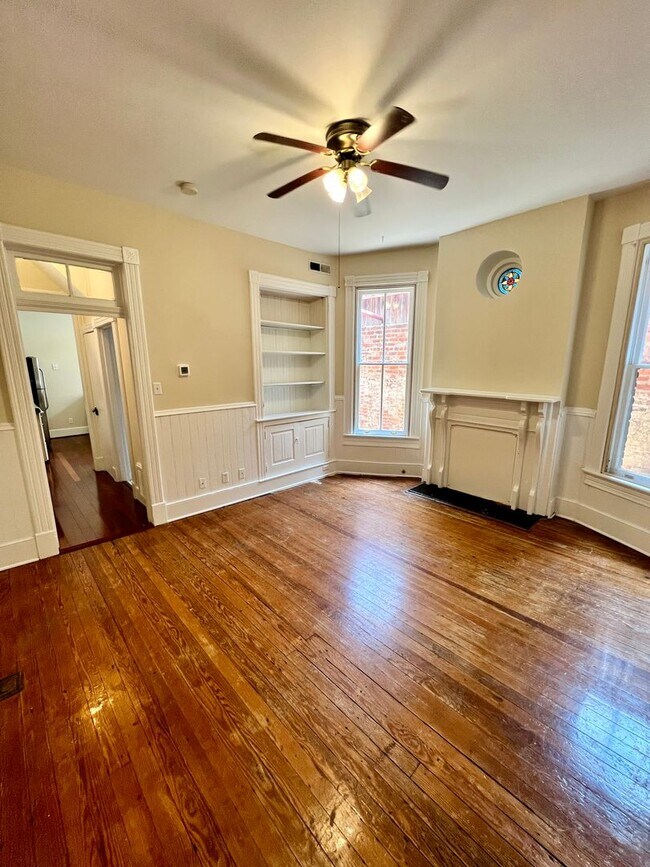 Building Photo - 212 W Main St