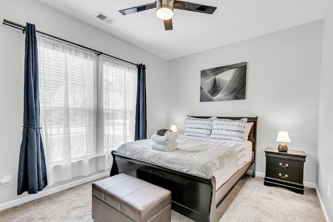 Building Photo - Cozy executive rental in Savannah highlands