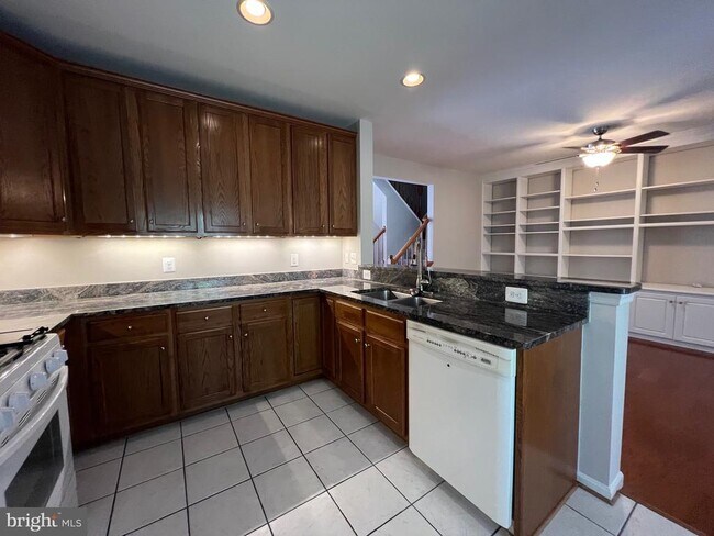 Building Photo - 5722 Governors Pond Cir