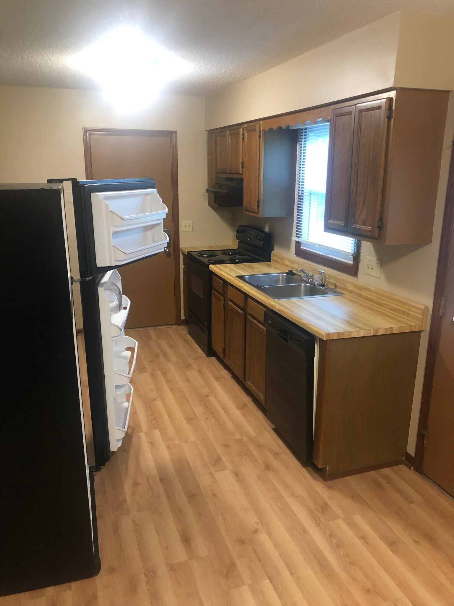 Building Photo - 642 Arbor St