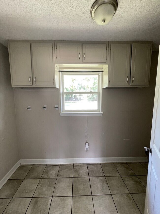 Building Photo - 104 Timber Ln