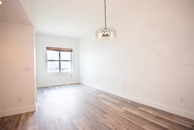 Building Photo - 1208 E Kennedy Blvd