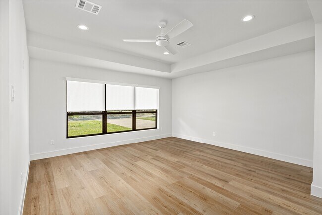 Building Photo - 9606 Pine Lake Dr
